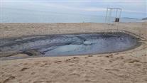 Северната част на плаж Кабакум е замърсен с нефтопродукт