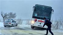 Автобус с 25 пътници, пътуващ към Букурещ, закъса край Свищов