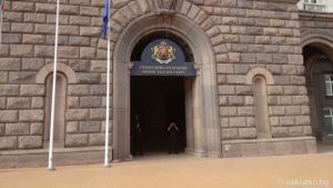 Радев готви кабинет с познати лица от служебните правителства