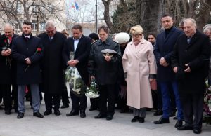 В страната на слепците, едноокият е цар!