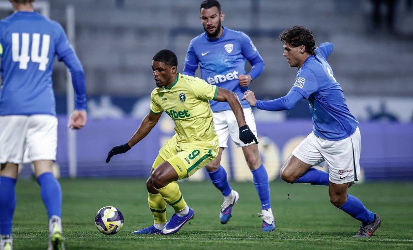 Лудогорец разгроми Спартак Варна с 5:1, намали изоставането си от лидера