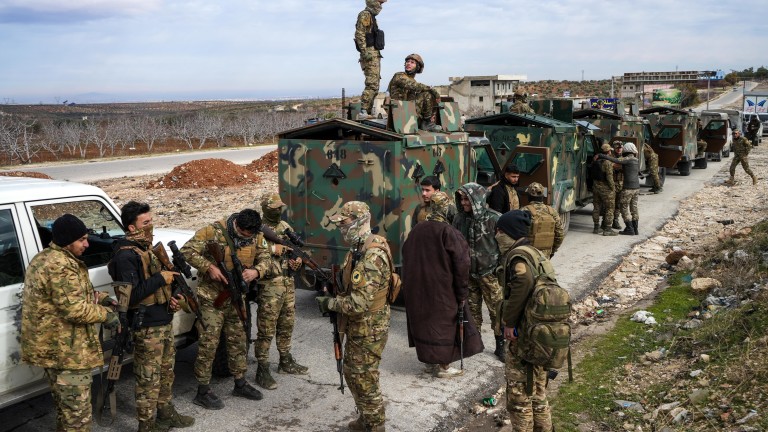 Експлозия в склад за боеприпаси, а не иранска ракета, е убила петима в Сирия