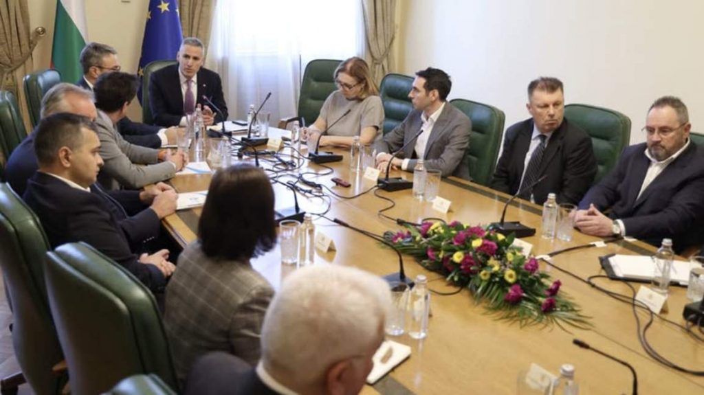 Правителството уверява: Няма риск от недостиг на горива