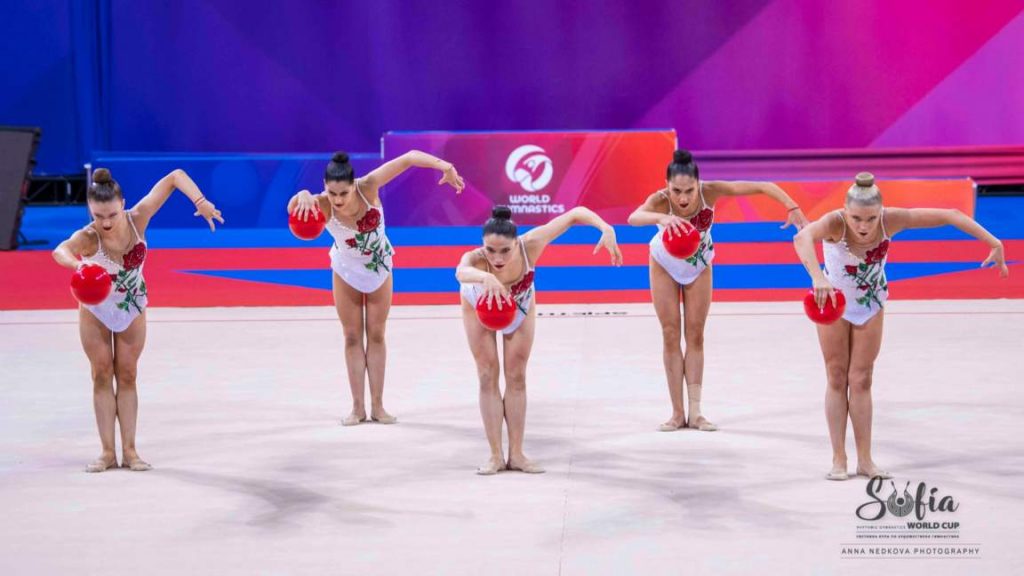 Българският ансамбъл по художествена гимнастика е финалист на Световната купа в София