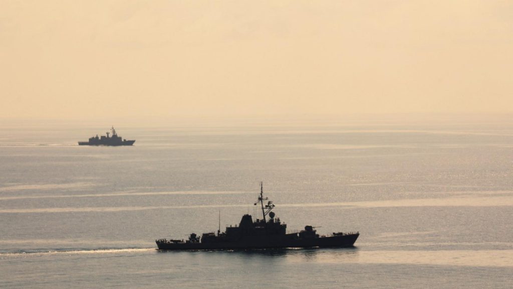 САЩ: Ескортирахме танкер през Ормузкия проток; Белият дом отрече