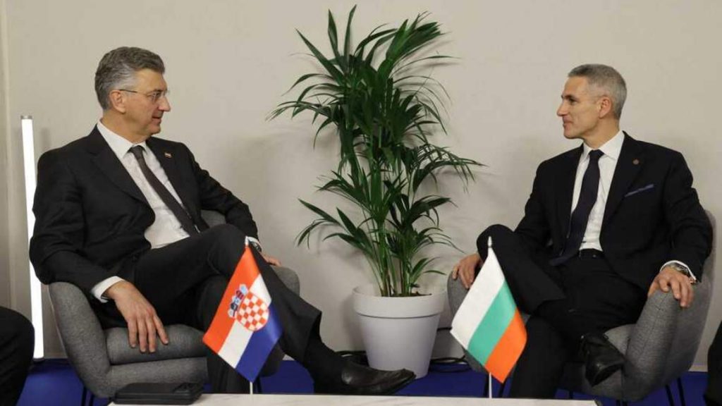 Гюров свиква министри заради цените на горивата