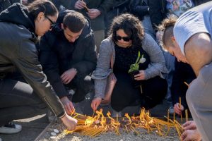 Година след пожара в дискотека „Пулс“: Кочани почита паметта на 63-мата загинали