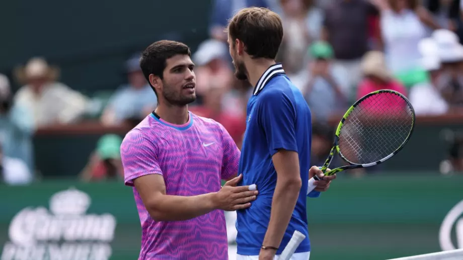Медведев прекъсна серията на Алкарас и ще спори със Синер за титлата в Индиън Уелс