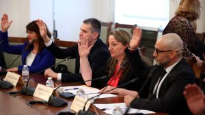 Парламентът подготвя нови помощи за пенсионери и уязвими групи за празниците