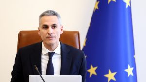 Гюров: България има достатъчни запаси от горива, няма да допуснем създаване на изкуствена паника