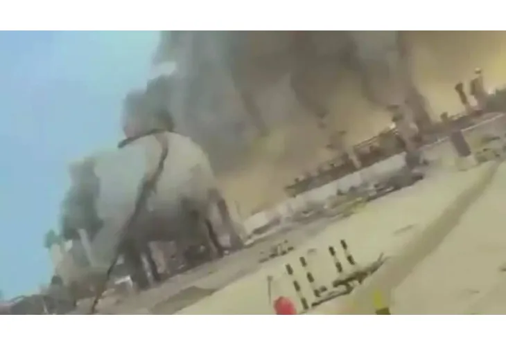 Ирански дронове по най-големия петролен терминал: Атака по Рас Танура, Aramco спира работа