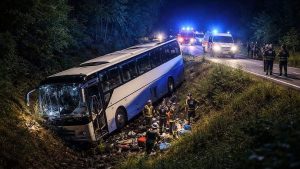 Автобус по линията Варна – София падна в дере, 10 души са пострадали