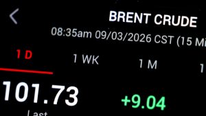 Brent излетя над 119 долара: ударите по енергийни обекти в Залива разтърсиха петролните пазари