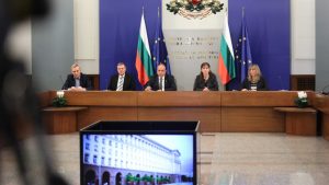 Седем секции в Лондон за вота на 19 април, заявленията от чужбина вече са 44 000