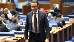 Лорер отвори нов фронт в ПП-ДБ: спорът за листите удари коалицията отвътре