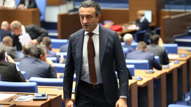 Лорер отвори нов фронт в ПП-ДБ: спорът за листите удари коалицията отвътре