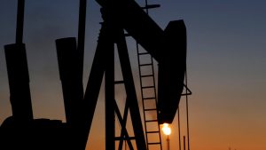 Петролът скочи с 5% след нов срив в надеждите за сделка с Иран