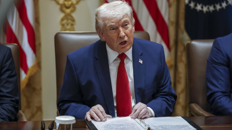 Тръмп обмисля край на кампанията срещу Иран дори без пълно отваряне на Ормузкия проток