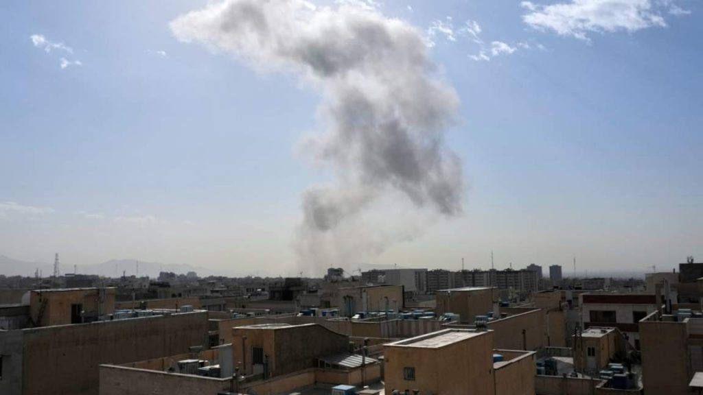 Експлозии разтърсиха Техеран, Иран се готви за сухопътната операция на САЩ