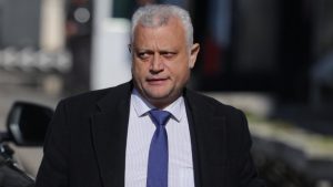 Дечев: Кметът на Кърджали и партийни членове са опитали да нахлуят в районното заради задържания за купен вот шеф на пощата