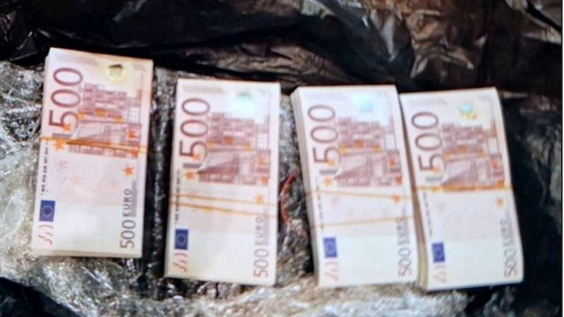 ГДБОП разбива мрежа за фалшиви евро: Над 1.2 млн. банкноти и килограм кокаин открити