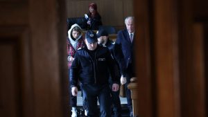 Съдът остави в ареста жената, намушкала четирима души в София