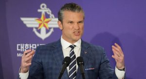 Хегсет: САЩ „няма да разширяват“ военните цели в Иран, но Тръмп иска да избира на следващ лидер