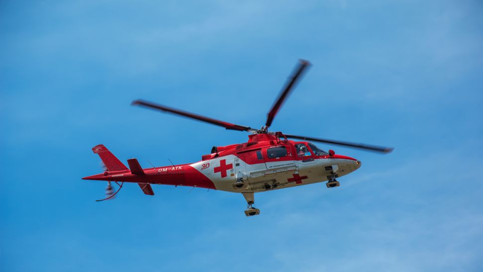 Медицински хеликоптери летят без пациенти заради нужда от летателни часове