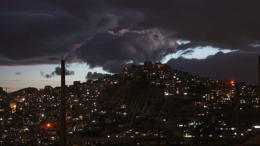 Войната влиза в пета седмица: нови удари по Техеран и Тел Авив, Вашингтон чака отговор от Иран