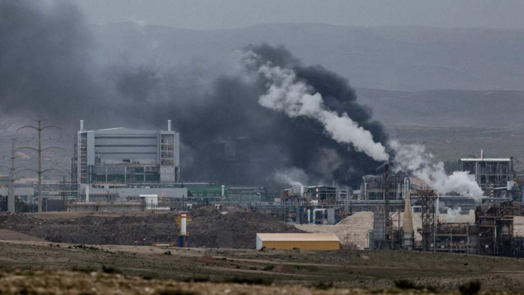 Ирански удар подпали химически завод в Южен Израел, властите предупредиха за изтичане на опасни химикали