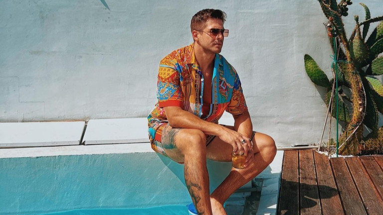 След 250 000 евро от държавата: Иво Аръков пее пред празна зала