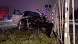 Тежка катастрофа в Русе, автомобил се заби в стълб