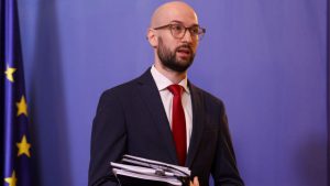 Финансов министър: Дефицитът може да надхвърли 3% заради промени в бюджета