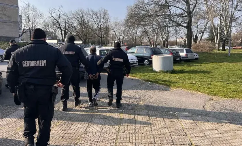 Акция срещу купения вот в Бургас: списъци с имена, пари в брой и десетки сигнали преди изборите