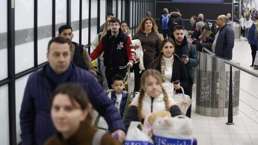 След дни блокада: българите на Малдивите най-сетне кацнаха в София