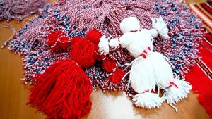 Мартеничката - мост между общности и поколения