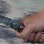 Шофьор от Айтос наряза с макетен нож друг водач след засичане в Бургас