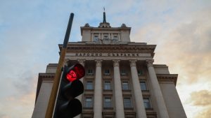 32% за Радев и 19% за ГЕРБ, рекордна активност при избори днес