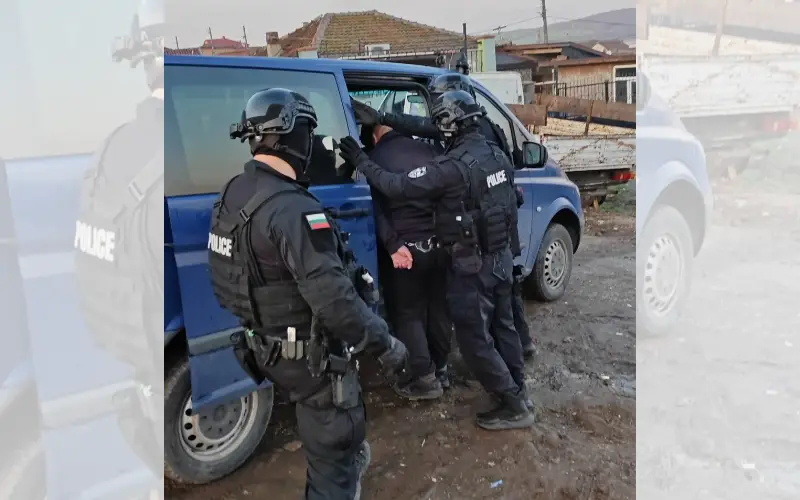 Шестима задържани при акция срещу купуването на гласове в Бургас