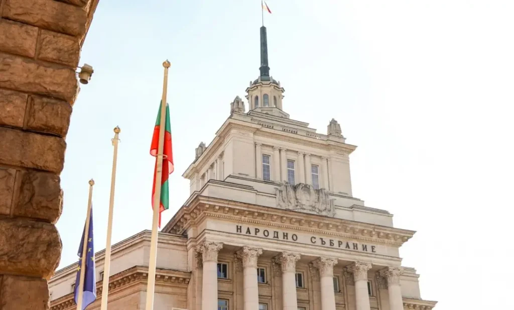 Стартът е даден: 14 партии и 10 коалиции се борят за 240 места в парламента