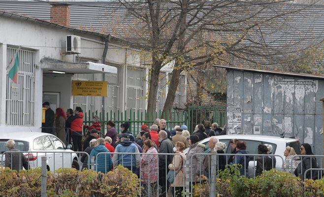 Служители на „Български пощи“ на протест за по-добри условия, пенсиите ще бъдат изплатени