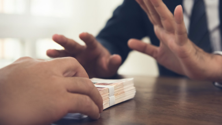 Арест за 1500 евро: служител от район „Приморски“ във Варна е обвинен за подкуп