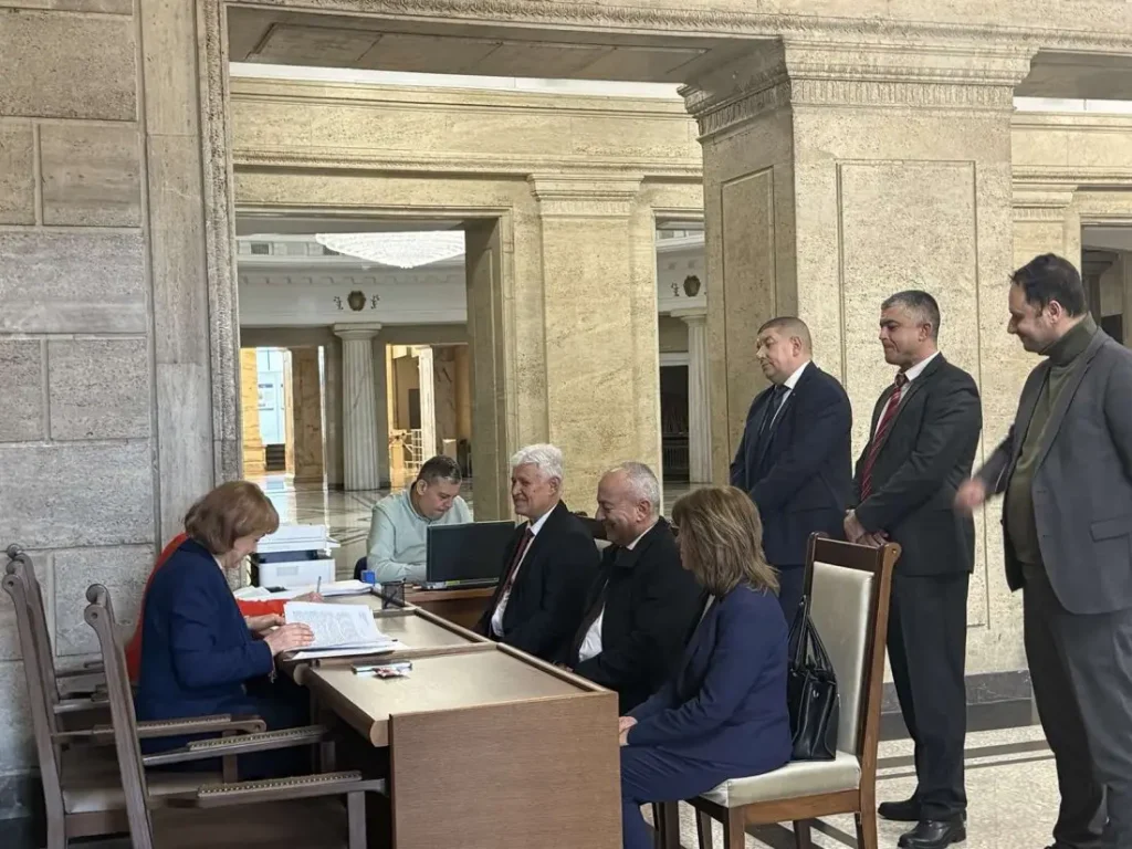 Румен Радев се регистрира за изборите в коалиция „Прогресивна България“