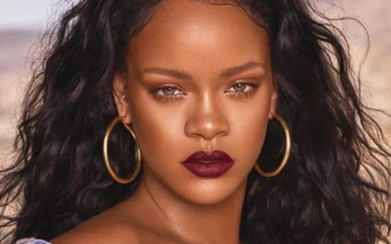 Жена откри огън по къщата на Риана в Бевърли Хилс