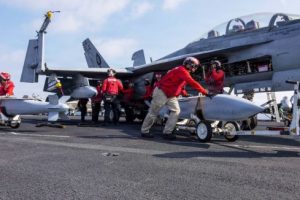 „100 дни – вероятно до септември“: Пентагонът планира ресурс за войната с Иран, докато медии вадят Нострадамус от архива