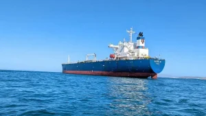 Петролът рязко поевтиня в Азия заради надежди за деескалация в Близкия изток