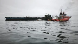 Дронове удариха танкер с руски петрол край Босфора, екипажът се размина без жертви