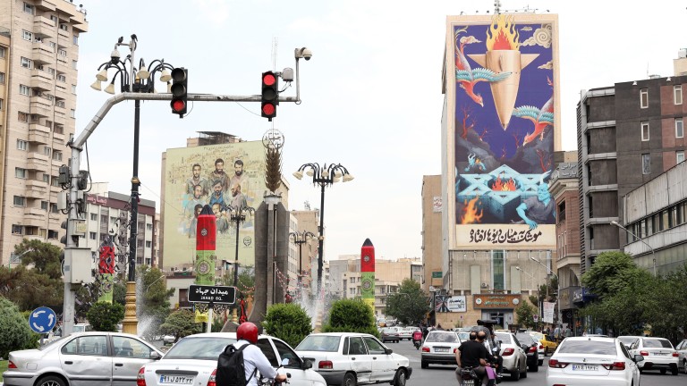 FT: Мосад използвал камерите за контрол на трафика в Техеран, за да убие Али Хаменеи