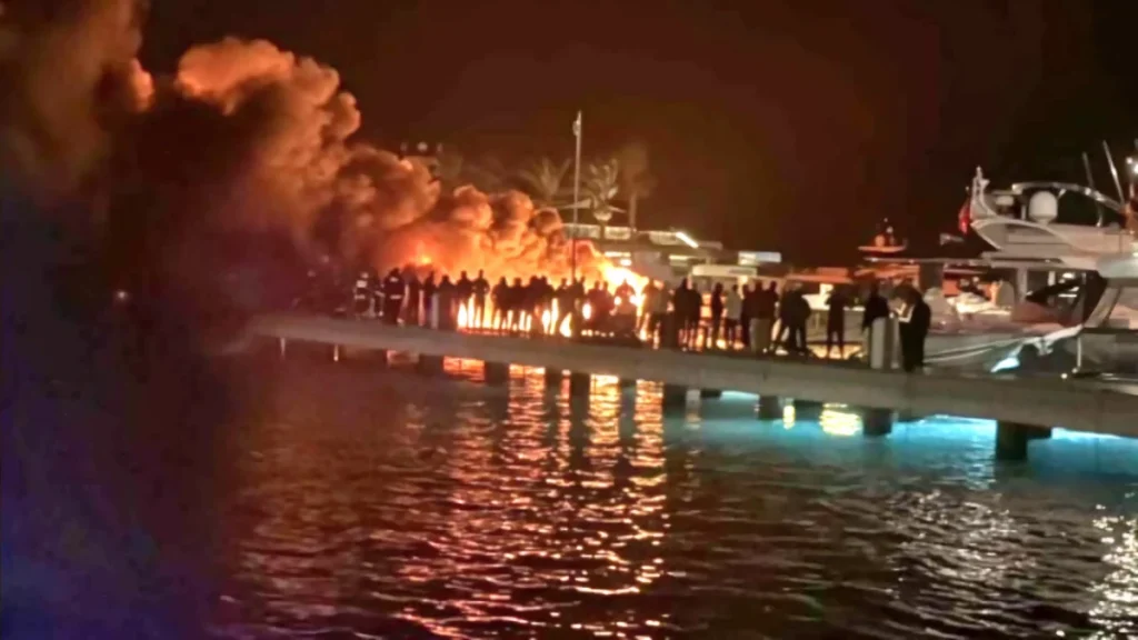 Пожар в Бодрум потопи 7 луксозни яхти, щетите надхвърлят 100 млн. долара