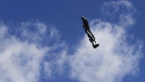 Един от членовете на екипажа на свален в Иран американски изтребител е спасен